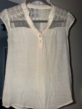 Miss Daisy 🌼 Women's Cream Lace Yoke Sleeveless Top